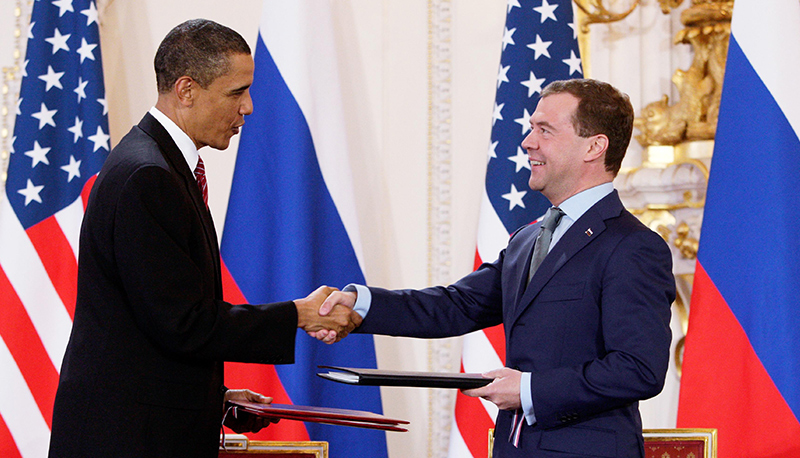 Barack Obama and Dmitry Medvedev after signing the "New START" treaty in Prague (April 8, 2010).