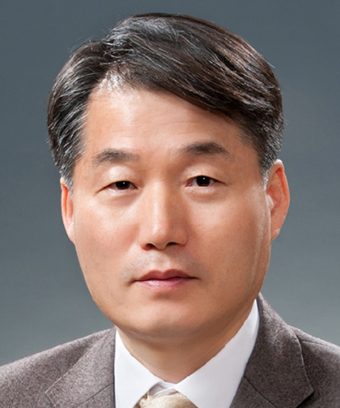 Headshot photo of Keun Lee